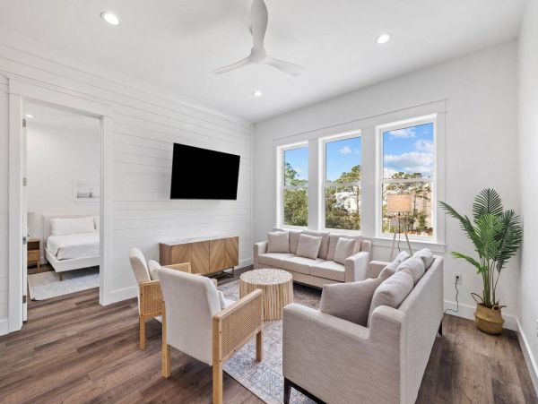 Luxury Vacation Home with 10  Bedrooms, Pool & Game Room