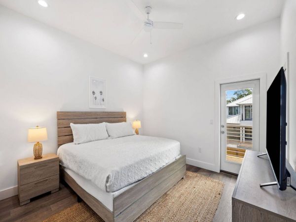 Luxury Vacation Home with 10  Bedrooms, Pool & Game Room