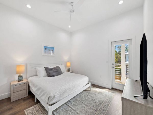 Luxury Vacation Home with 10  Bedrooms, Pool & Game Room