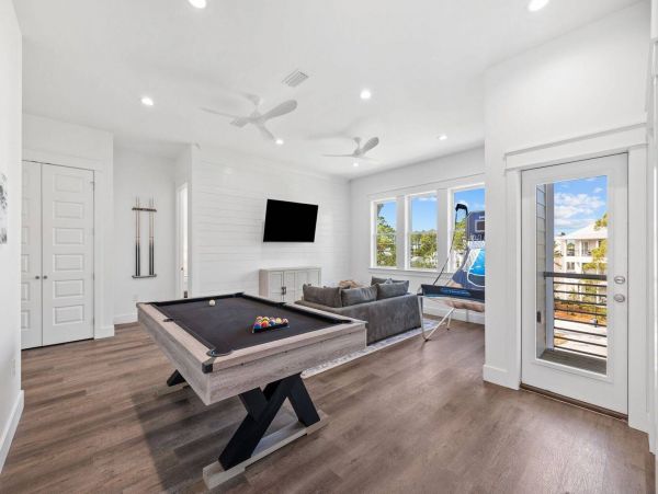 Luxury Vacation Home with 10  Bedrooms, Pool & Game Room