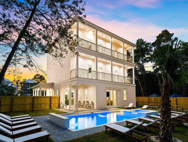 Luxury Vacation Home with 10  Bedrooms, Pool & Game Room