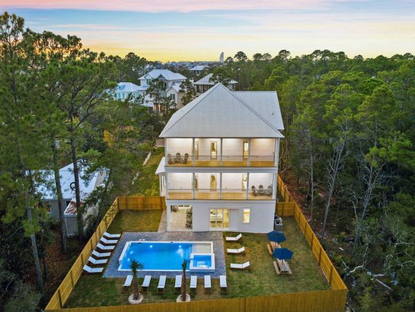 Luxury Vacation Home with 10  Bedrooms, Pool & Game Room