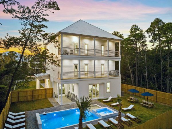Luxury Vacation Home with 10  Bedrooms, Pool & Game Room