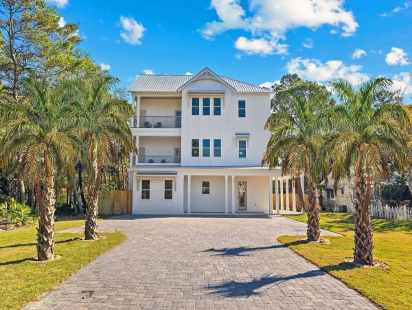 Luxury Vacation Home with 10  Bedrooms, Pool & Game Room