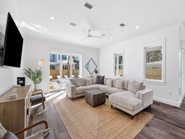 Luxury Vacation Home with 10  Bedrooms, Pool & Game Room