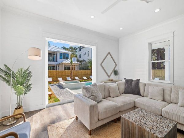 Luxury Vacation Home with 10  Bedrooms, Pool & Game Room