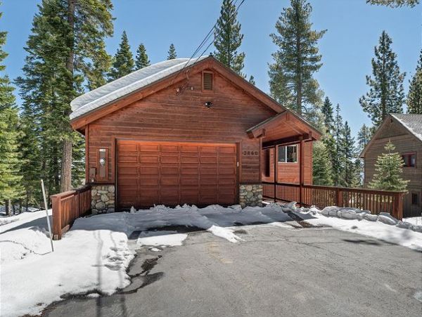 Lake Tahoe North Shore Vacation Home Sleeps Six Guests