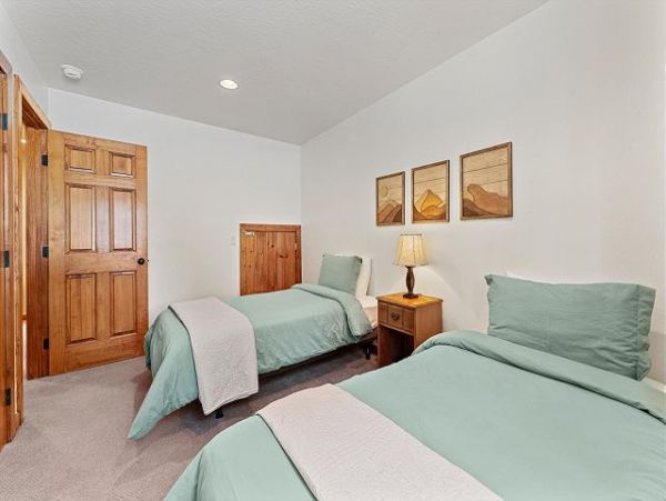 Lake Tahoe North Shore Vacation Home Sleeps Six Guests
