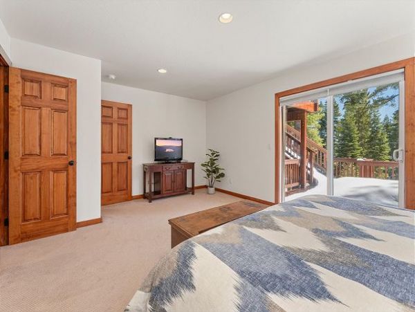 Lake Tahoe North Shore Vacation Home Sleeps Six Guests