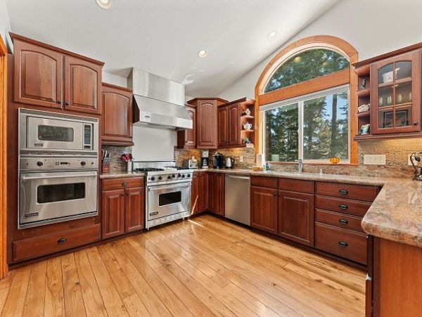 Lake Tahoe North Shore Vacation Home Sleeps Six Guests