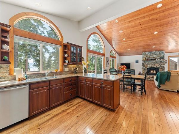 Lake Tahoe North Shore Vacation Home Sleeps Six Guests