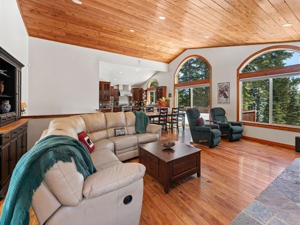 Lake Tahoe North Shore Vacation Home Sleeps Six Guests