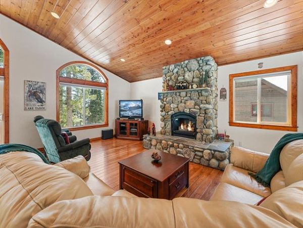Lake Tahoe North Shore Vacation Home Sleeps Six Guests