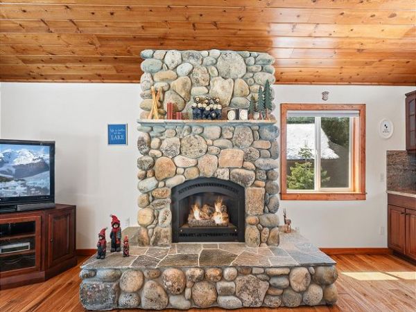 Lake Tahoe North Shore Vacation Home Sleeps Six Guests