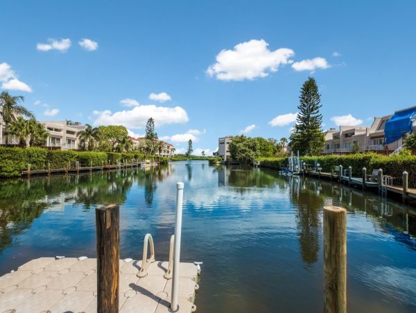 Two Bedroom Cozy Vacation Rental in Holmes Beach