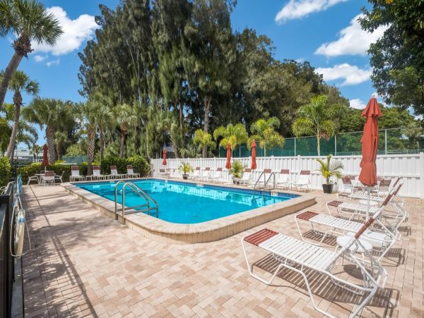 Two Bedroom Cozy Vacation Rental in Holmes Beach
