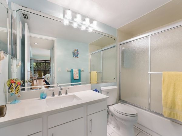 Two Bedroom Cozy Vacation Rental in Holmes Beach