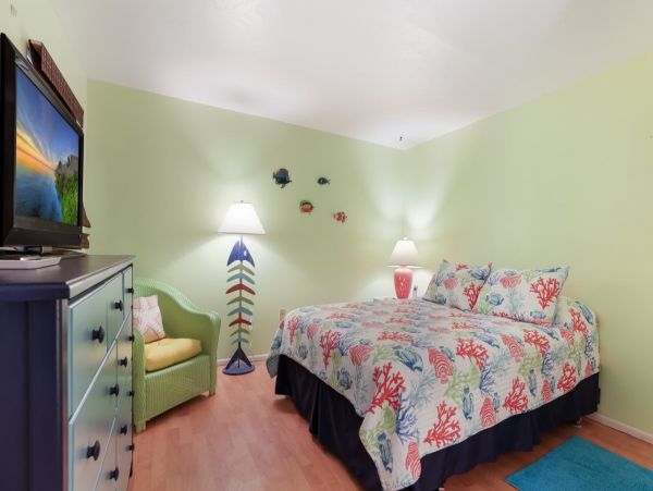 Two Bedroom Cozy Vacation Rental in Holmes Beach