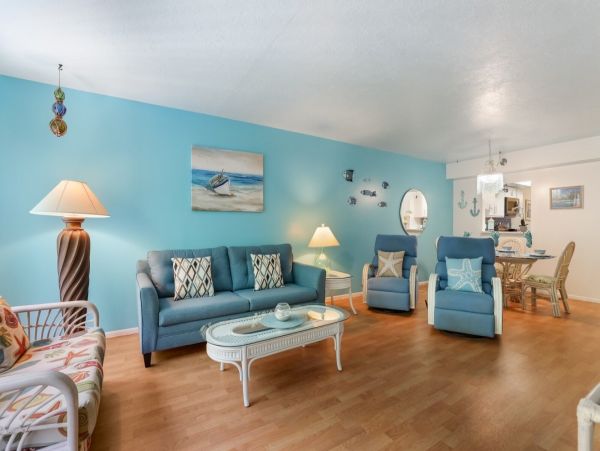 Two Bedroom Cozy Vacation Rental in Holmes Beach