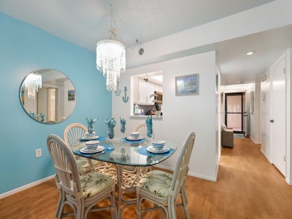 Two Bedroom Cozy Vacation Rental in Holmes Beach