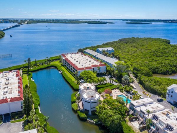 Two Bedroom Cozy Vacation Rental in Holmes Beach