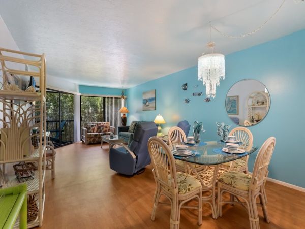 Two Bedroom Cozy Vacation Rental in Holmes Beach