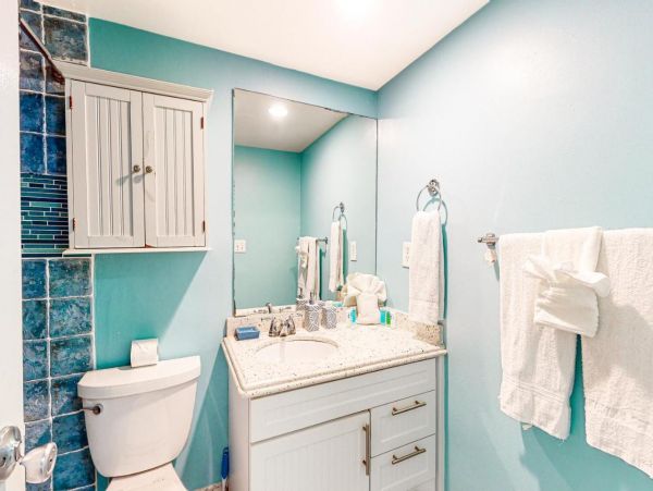 Lovely Condo in Hollywood FL with Beachfront Pool