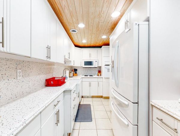 Lovely Condo in Hollywood FL with Beachfront Pool