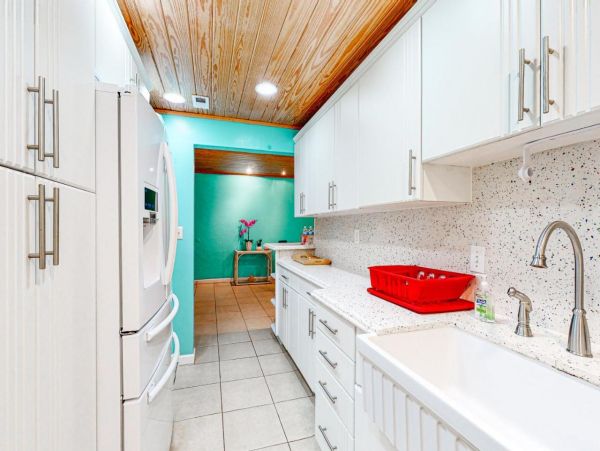 Lovely Condo in Hollywood FL with Beachfront Pool