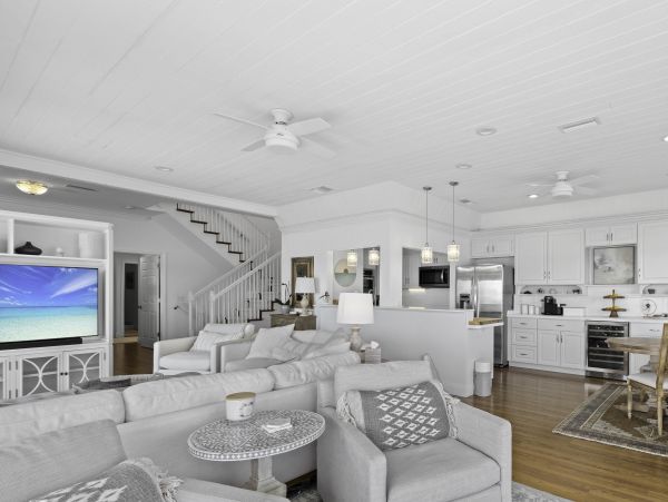 Waterfront Retreat with 4 Bedrooms in Longboat Key