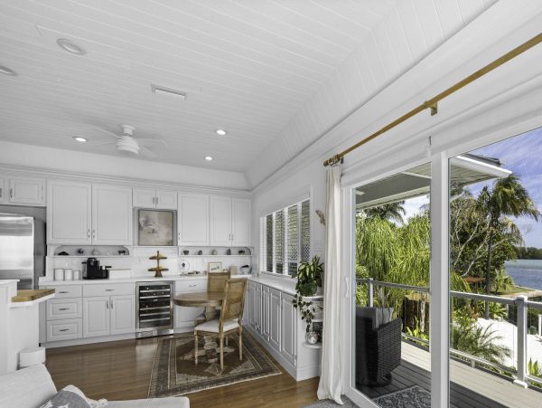 Waterfront Retreat with 4 Bedrooms in Longboat Key