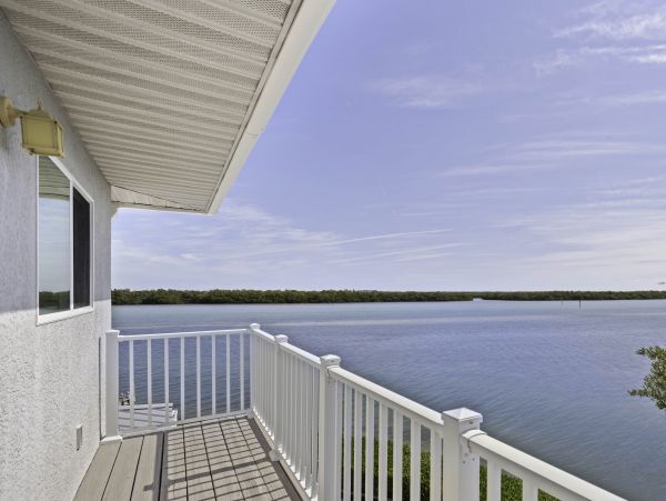 Waterfront Retreat with 4 Bedrooms in Longboat Key