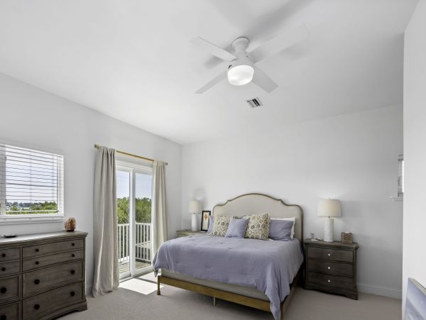 Waterfront Retreat with 4 Bedrooms in Longboat Key
