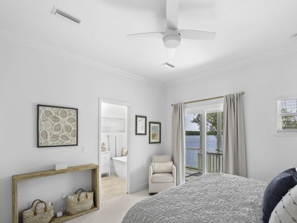 Waterfront Retreat with 4 Bedrooms in Longboat Key