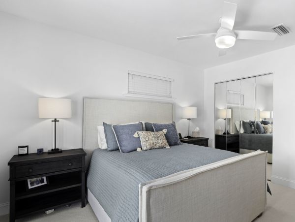 Waterfront Retreat with 4 Bedrooms in Longboat Key