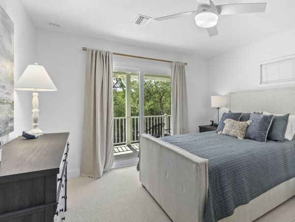 Waterfront Retreat with 4 Bedrooms in Longboat Key