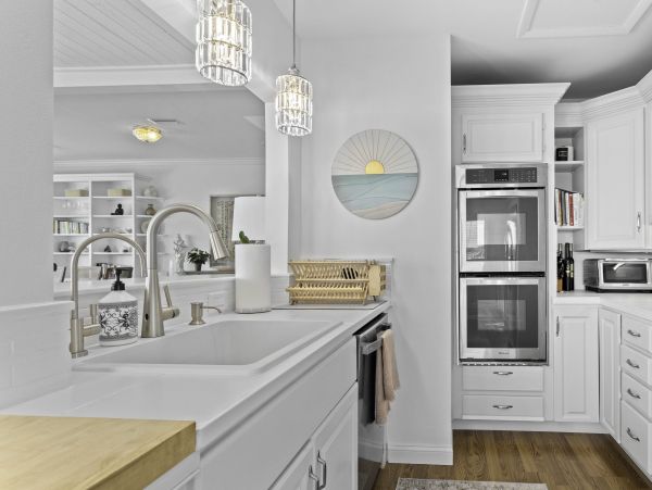 Waterfront Retreat with 4 Bedrooms in Longboat Key
