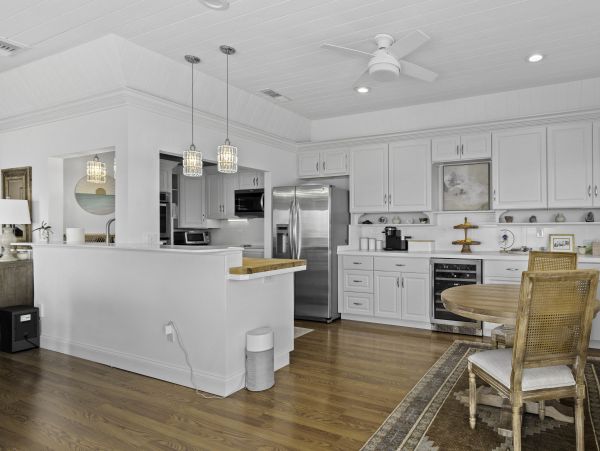 Waterfront Retreat with 4 Bedrooms in Longboat Key