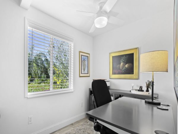 Waterfront Retreat with 4 Bedrooms in Longboat Key