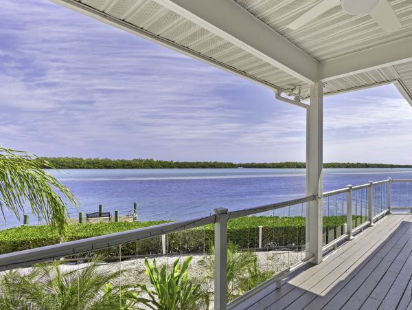 Waterfront Retreat with 4 Bedrooms in Longboat Key