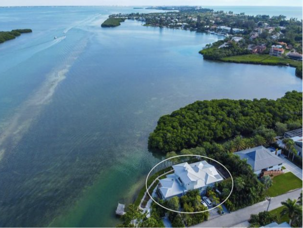 Waterfront Retreat with 4 Bedrooms in Longboat Key