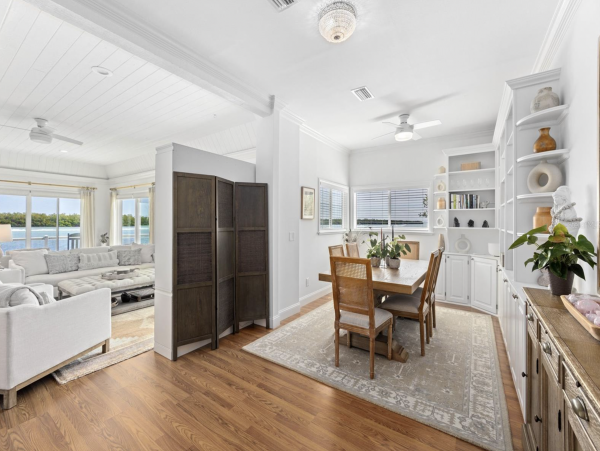 Waterfront Retreat with 4 Bedrooms in Longboat Key
