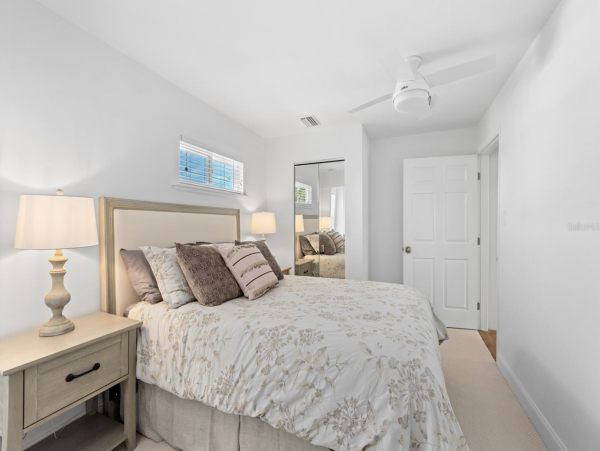 Waterfront Retreat with 4 Bedrooms in Longboat Key