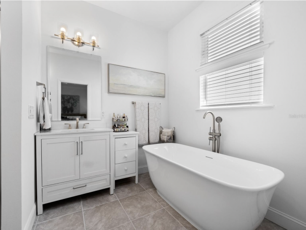 Waterfront Retreat with 4 Bedrooms in Longboat Key