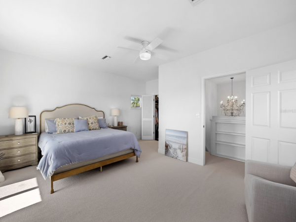 Waterfront Retreat with 4 Bedrooms in Longboat Key