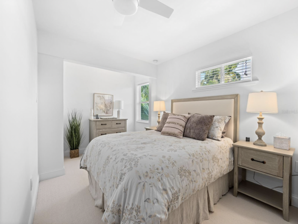 Waterfront Retreat with 4 Bedrooms in Longboat Key