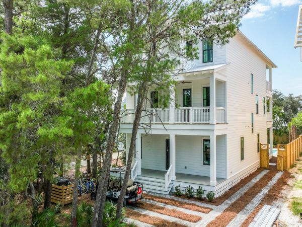 Santa Rosa Beach Vacation Home Sleeps 18 Guests Walk to Beach