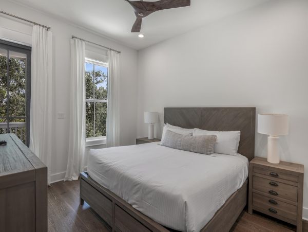 Santa Rosa Beach Vacation Home Sleeps 18 Guests Walk to Beach