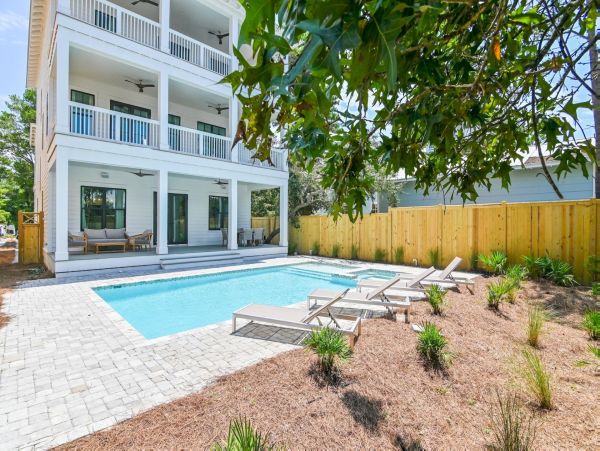 Santa Rosa Beach Vacation Home Sleeps 18 Guests Walk to Beach