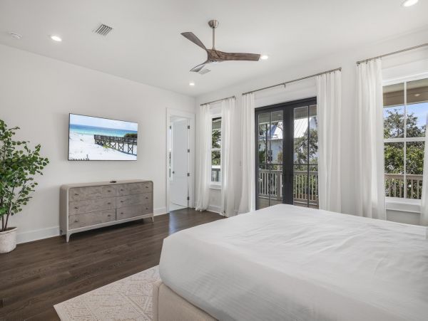 Santa Rosa Beach Vacation Home Sleeps 18 Guests Walk to Beach